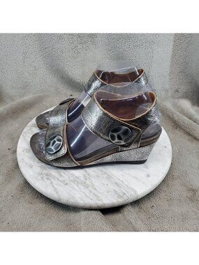 Taos Footwear Shoes Womens EU 36 US 5-5.5 Silver Leather Carousel Sandals *Read*